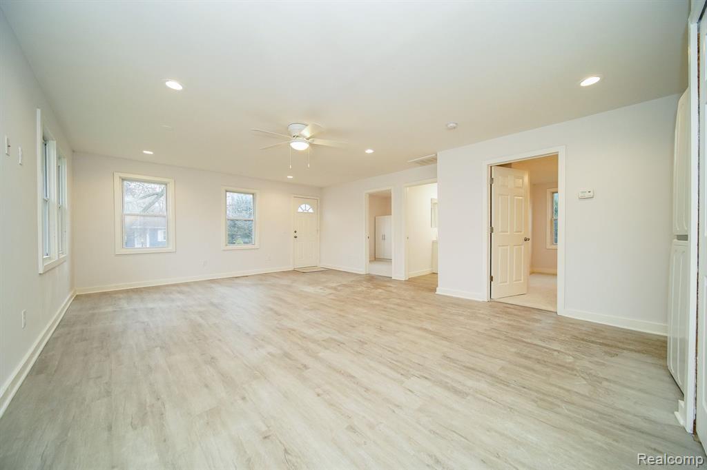 935 MCCLELLAN Street, Lake Orion, MI 48362 — Photo 10