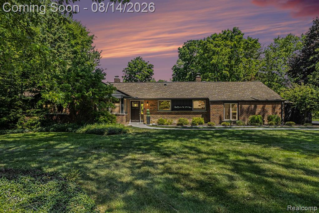 4056 Chestnut Hill Drive, Troy, MI 48098
