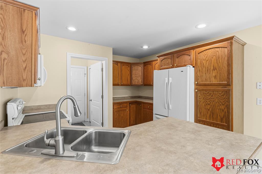 1199 Creek View Court, Burton, MI 48509 — Photo 24