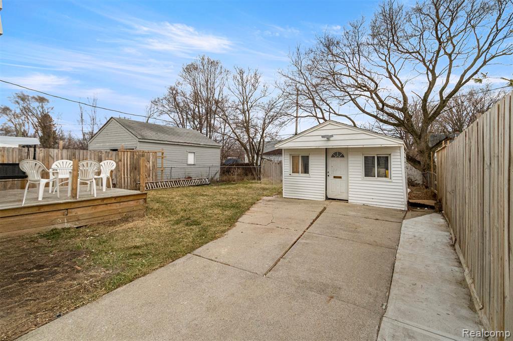 7634 Warwick Street, Detroit, MI 48228 — Photo 32