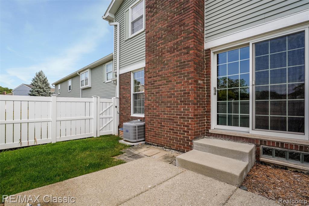 20903 W Glen Haven Circle, Novi, MI 48167 — Photo 32