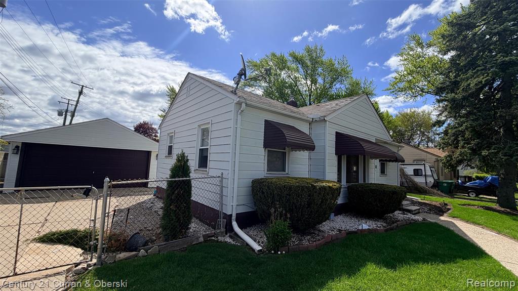 2208 Belton Street, Garden City, MI — Photo 3