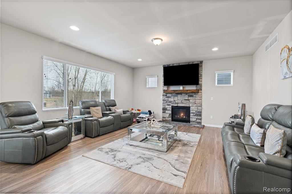 320 Hidden River E, Holly, MI 48442 — Photo 11