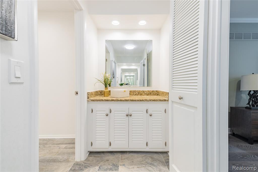 5815 Bloomfield Glens Road, West Bloomfield, MI — Photo 27