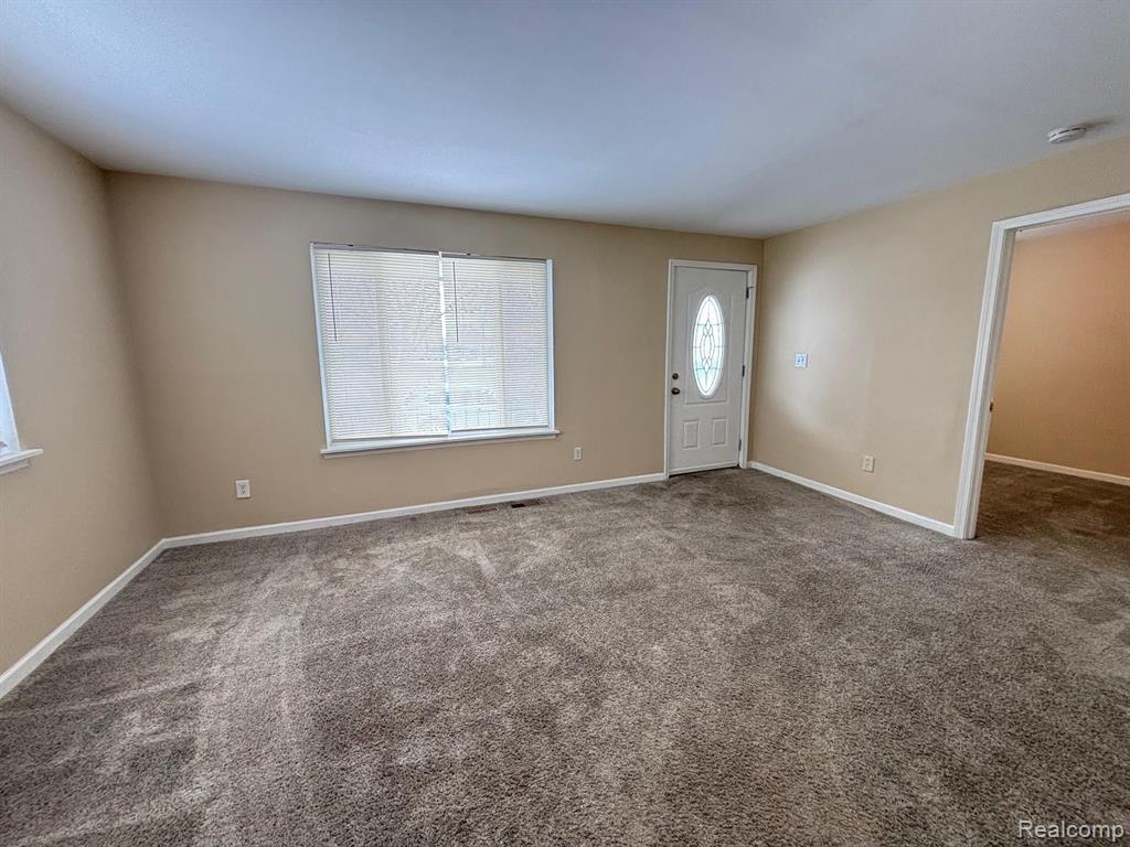 7591 PAIGE Avenue, Warren, MI 48091 — Photo 2