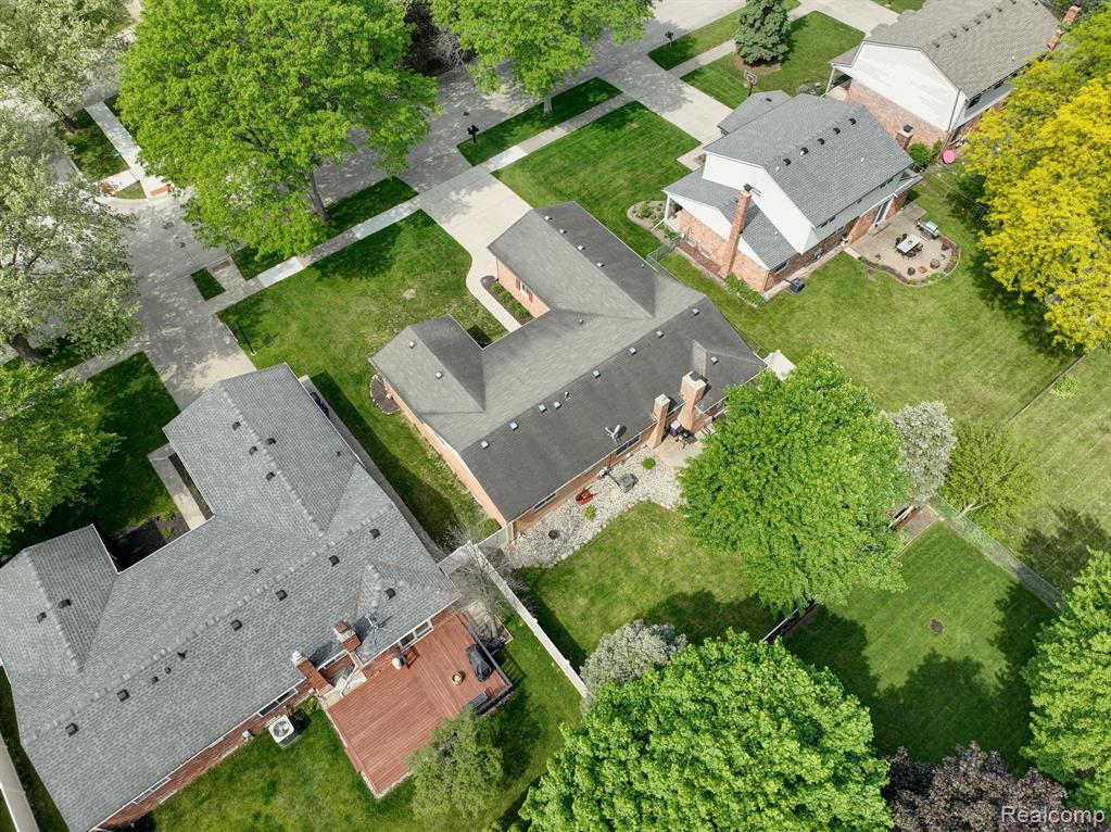 5760 LARKINS Drive, Troy, MI 48085 — Photo 35