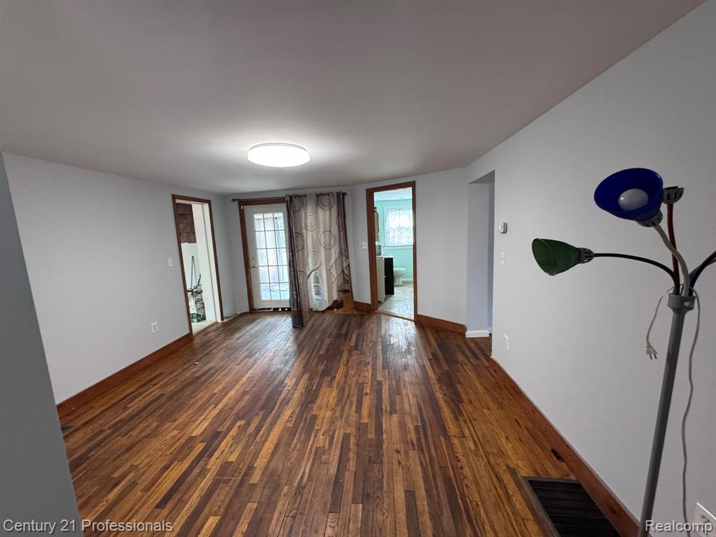 2021 W Rose Center Road, Holly, MI 48442 — Photo 17