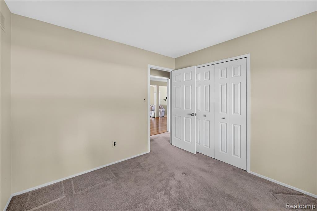 7026 London Court, Canton, MI 48187 — Photo 25