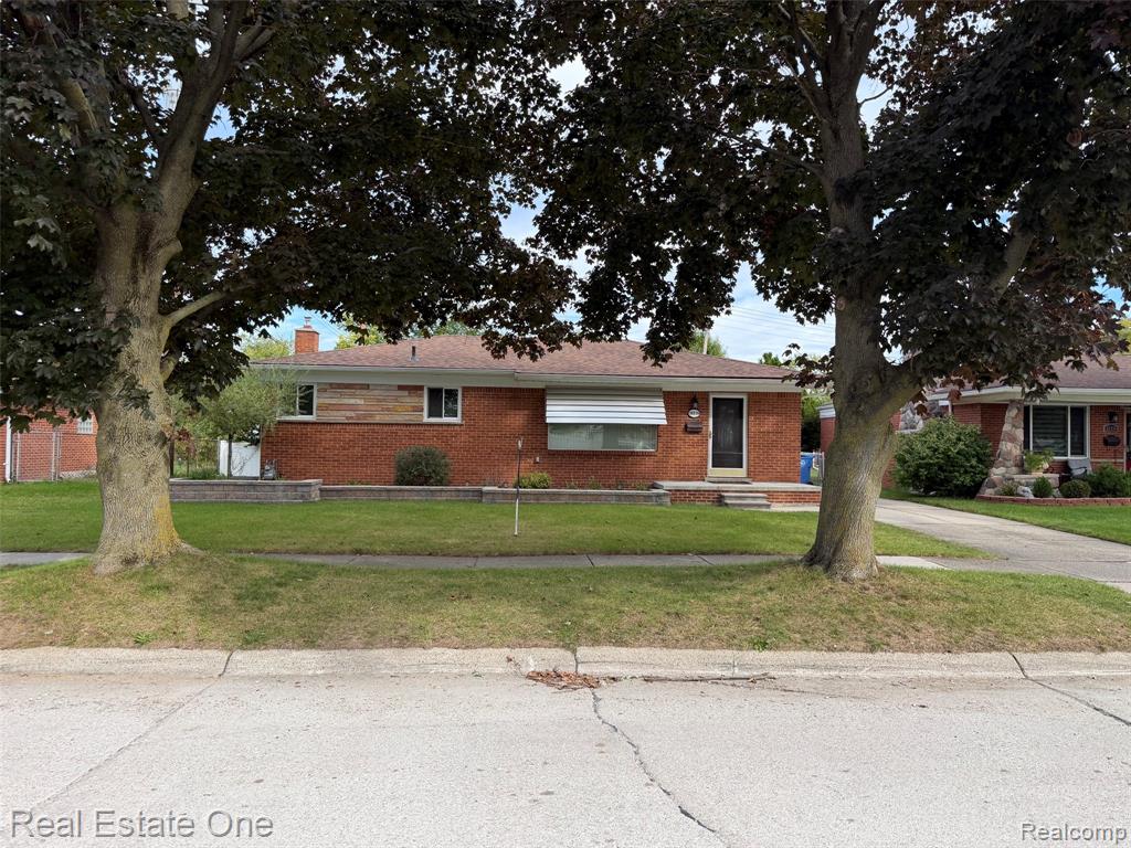 26126 Warrington Street, Dearborn Heights, MI 48127