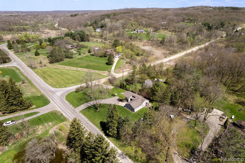 9248 HARTLAND Road, Fenton, MI 48430 — Photo 35