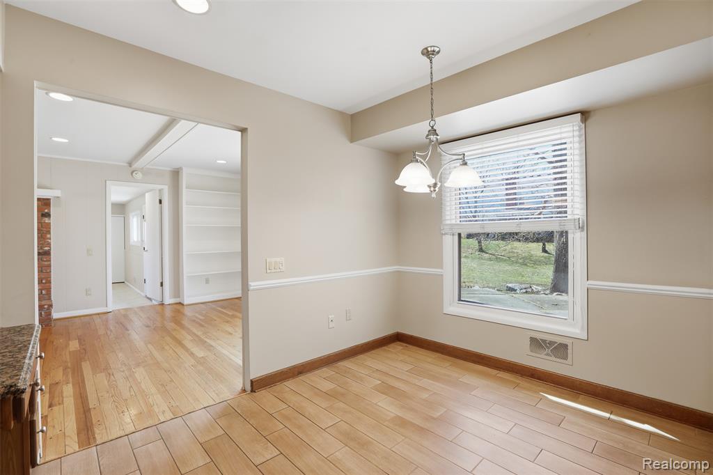 5972 Barnstable Court, West Bloomfield, MI — Photo 18