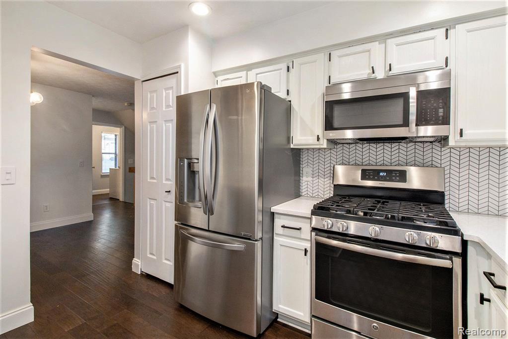 490 FOREST Drive, Brighton, MI 48116 — Photo 6