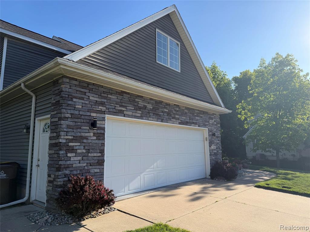 2380 Houghton Hollow Drive, Lansing, MI 48911 — Photo 2
