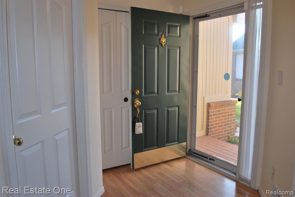 697 RAVENCREST Lane, 5, Westland, MI — Photo 5