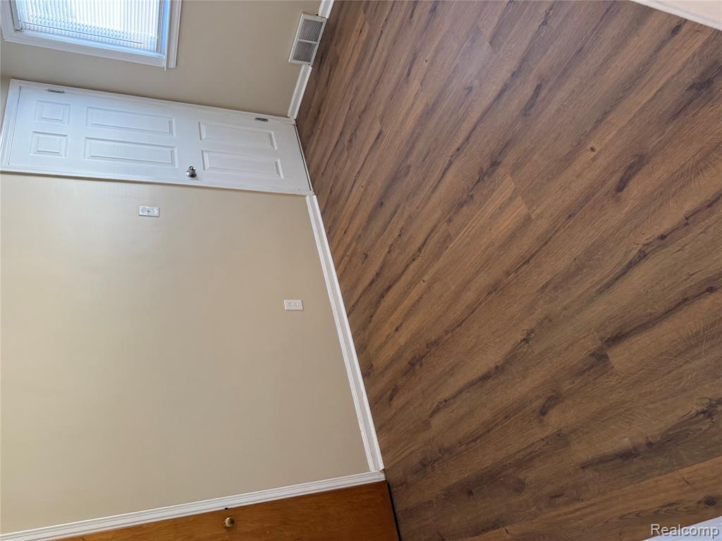 9557 W Inkster Road W, Livonia, MI 48150 — Photo 16