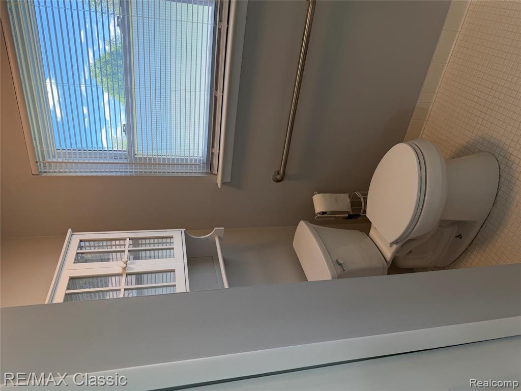 429 Cambridge Avenue, South Lyon, MI 48178 — Photo 9
