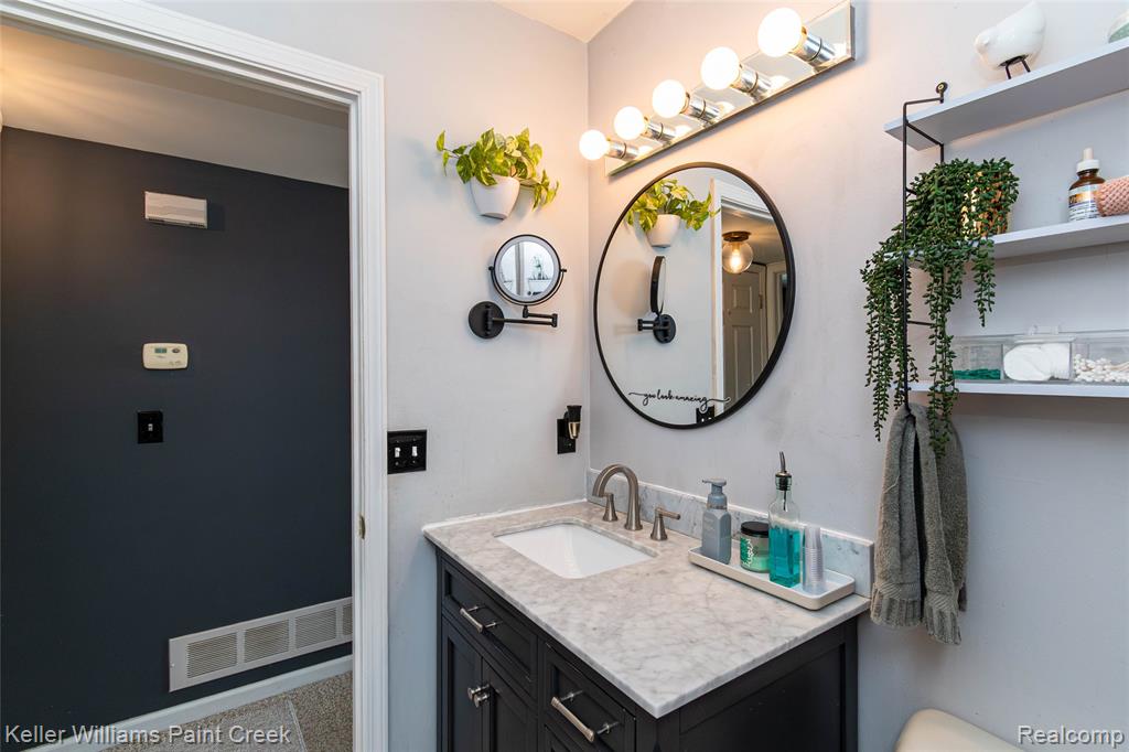 17437 Utica Oaks Lane, Roseville, MI 48066 — Photo 27
