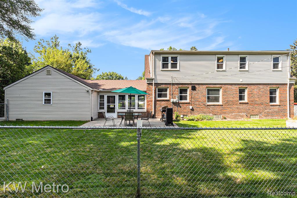 449 Shoreview Drive, Waterford, MI 48328 — Photo 29