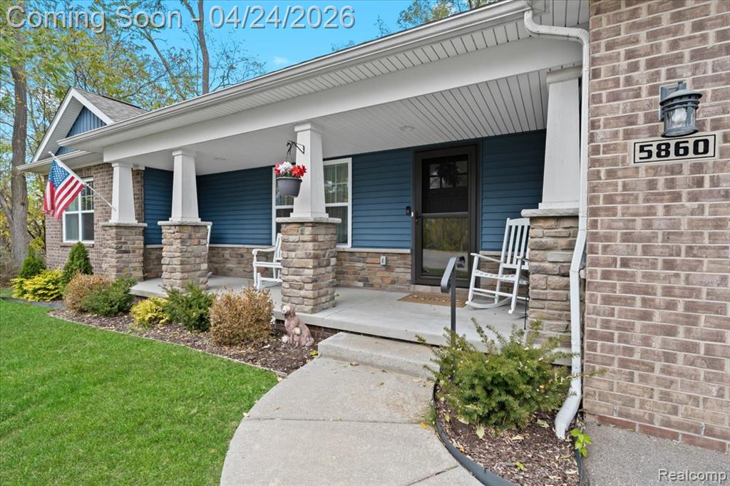5860 Scenic Bluff Drive, Brighton, MI 48116 — Photo 2