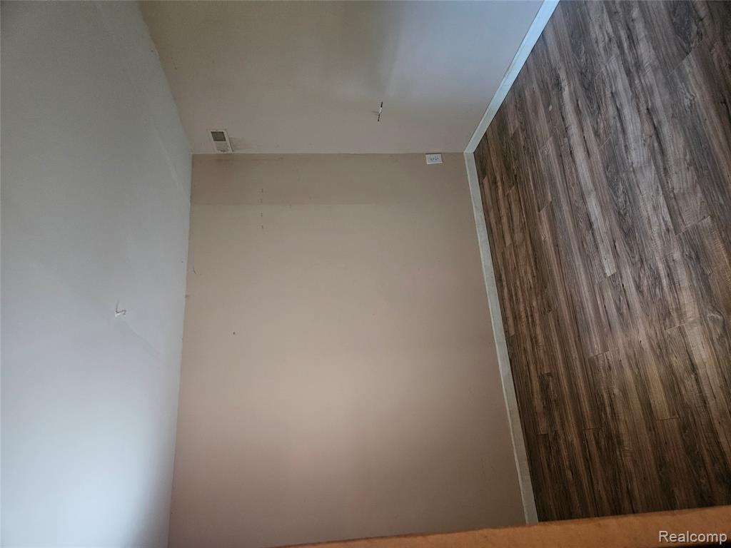 209 Park Street, Gaines Vlg, MI 48436 — Photo 5