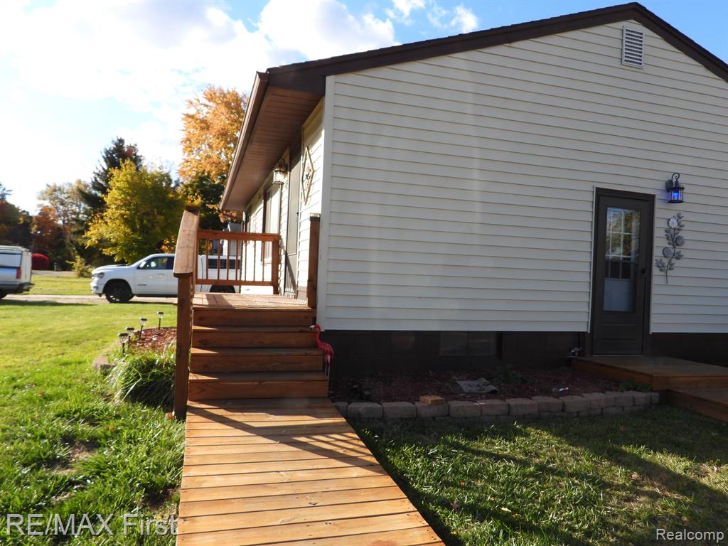 5522 PLEASANT Drive, Waterford, MI 48329 — Photo 2