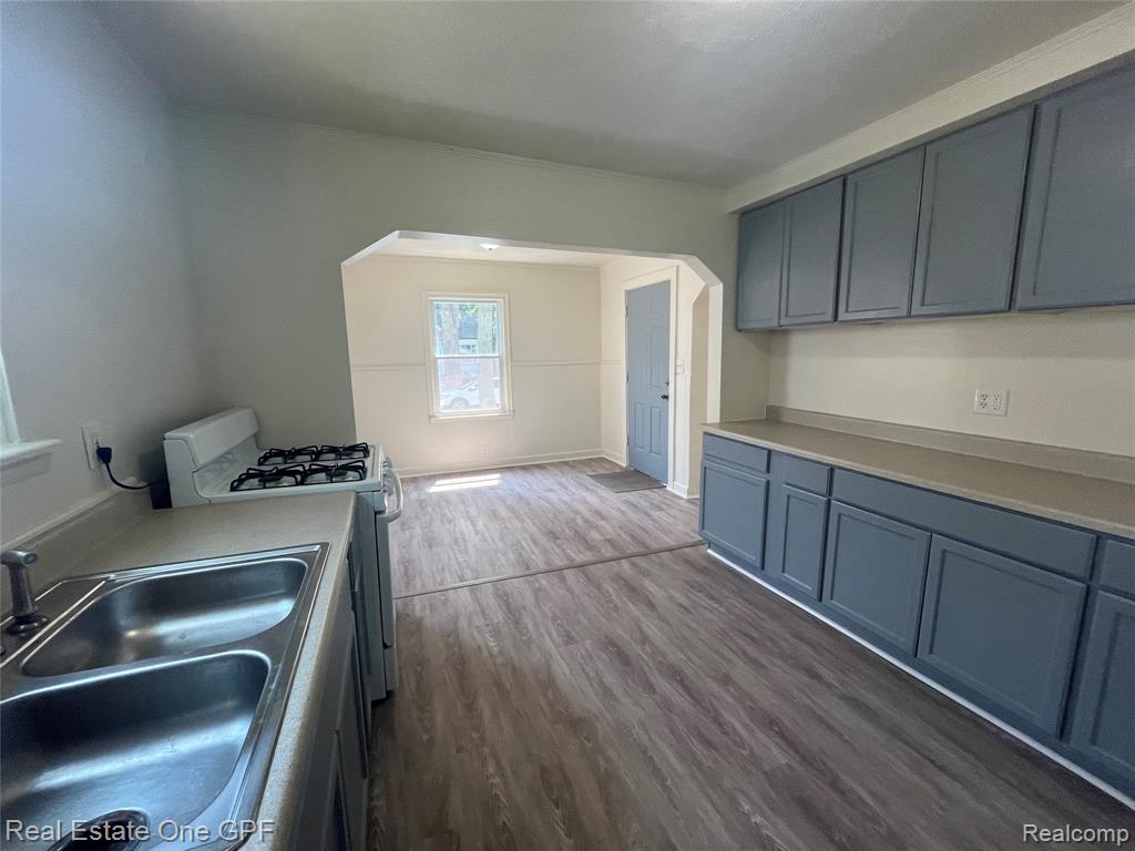 8679 CHALMERS Avenue, Warren, MI 48089 — Photo 9