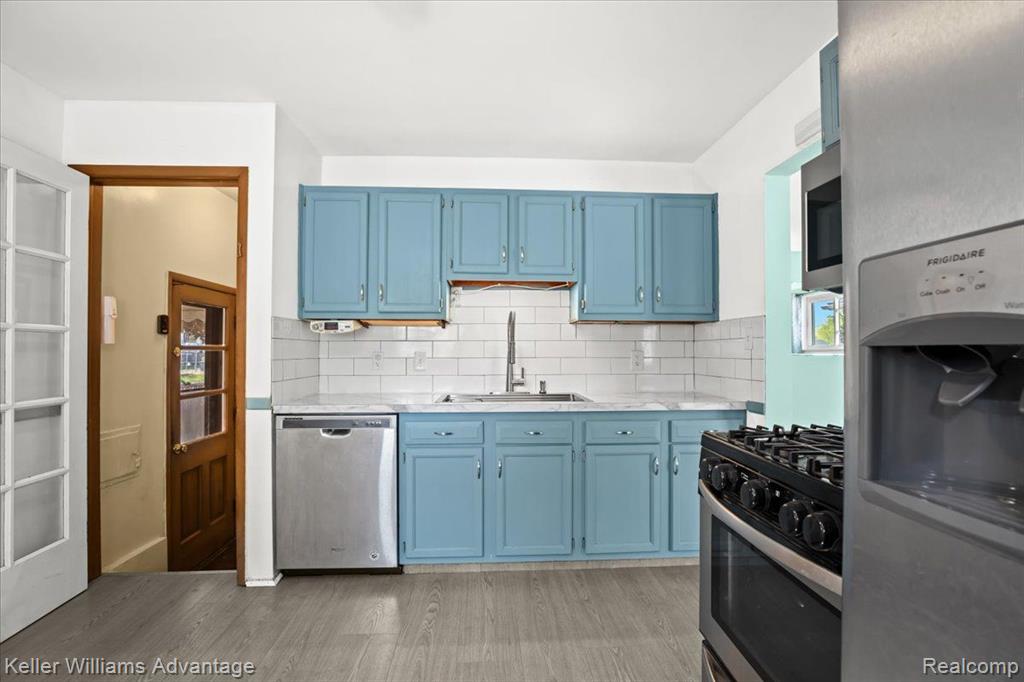 4050 MAYFAIR Street, Dearborn Heights, MI 48125 — Photo 12