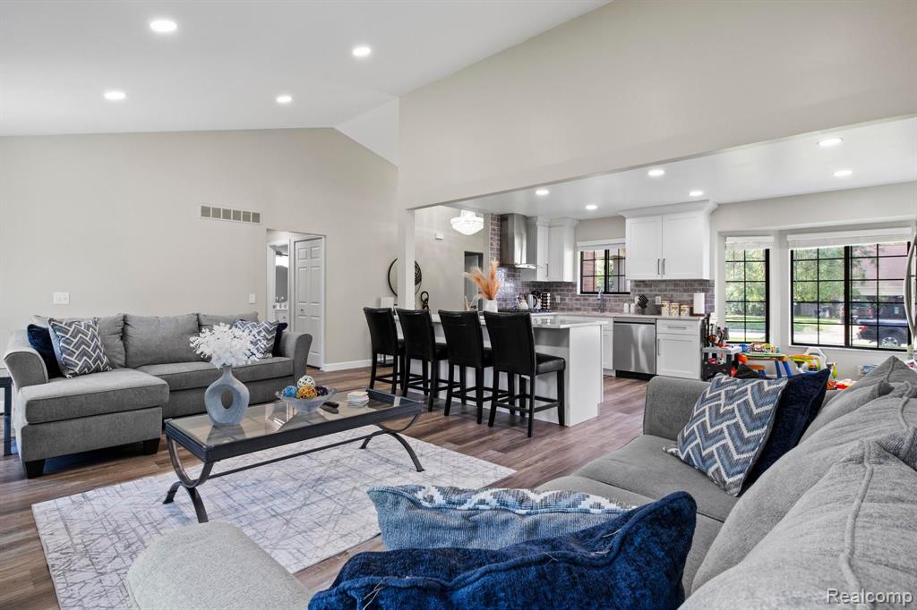 45682 HANFORD Road, Canton, MI 48187 — Photo 18