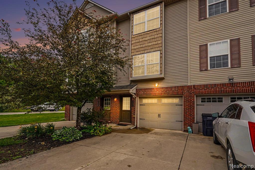 2234 Knotty Pine Trail, Howell, MI 48855
