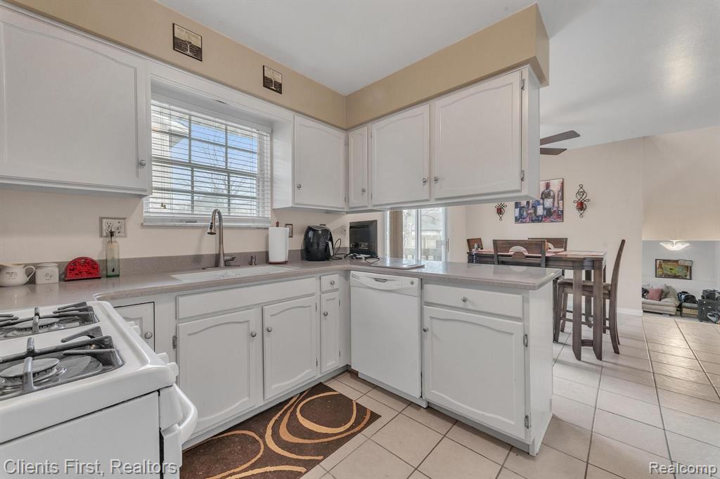 700 TOLL Street, Monroe, MI 48162 — Photo 12