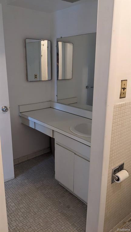 1565 CHERBONEAU, Detroit, MI 48207 — Photo 10