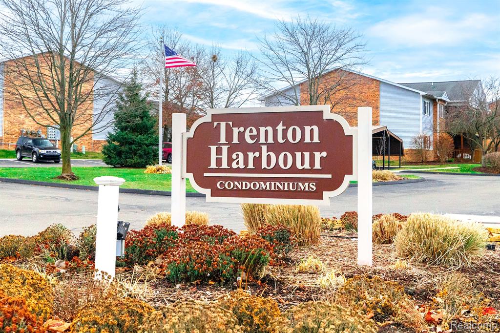 1305 HARBOUR Drive, 13, Trenton, MI 48183 — Photo 30