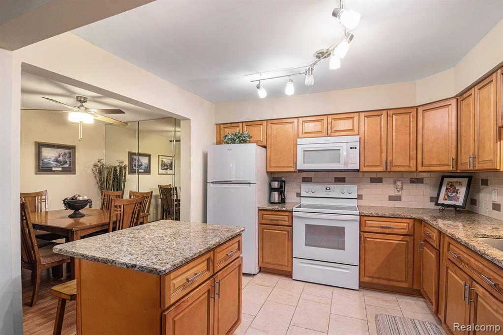 61009 Greenwood Drive, 183, South Lyon, MI 48178 — Photo 9