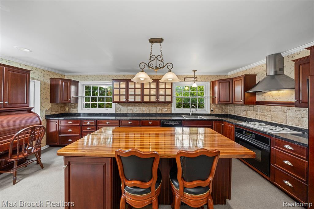 35550 Pleasant Valley Road, Farmington Hills, MI, 48331