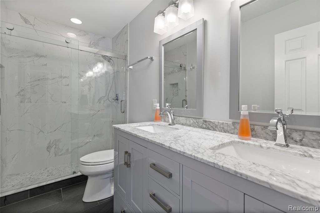 7997 BROOKWOOD Drive, Clarkston, MI 48348 — Photo 32