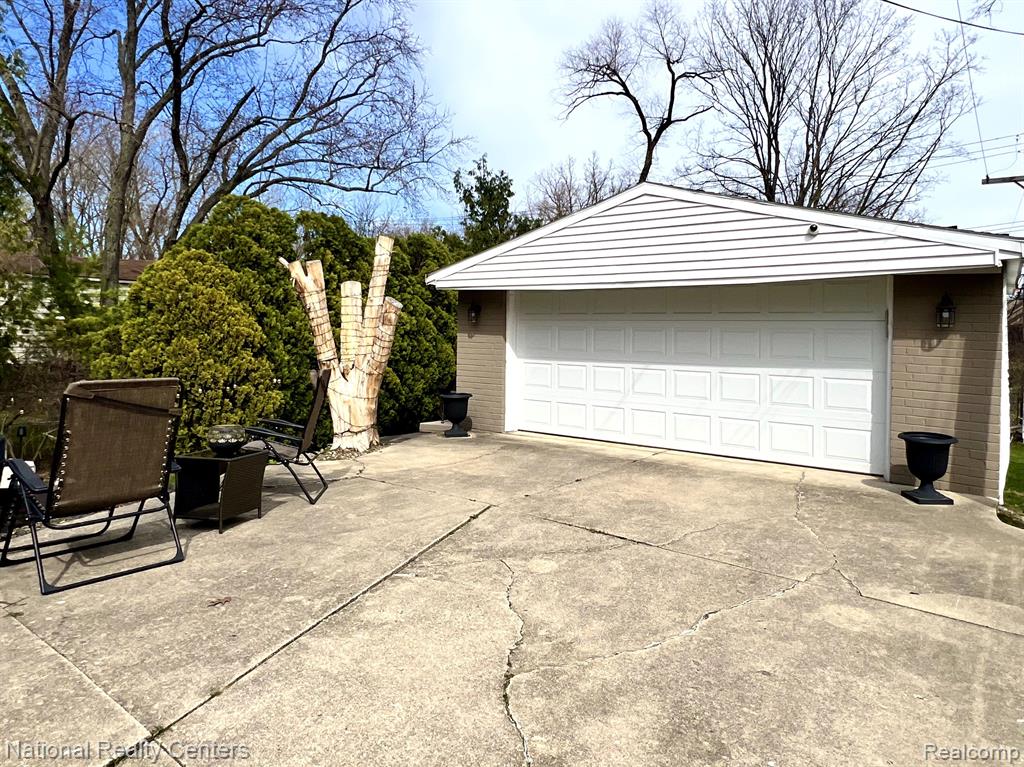 936 ALLEN Drive, Northville, MI 48167 — Photo 40