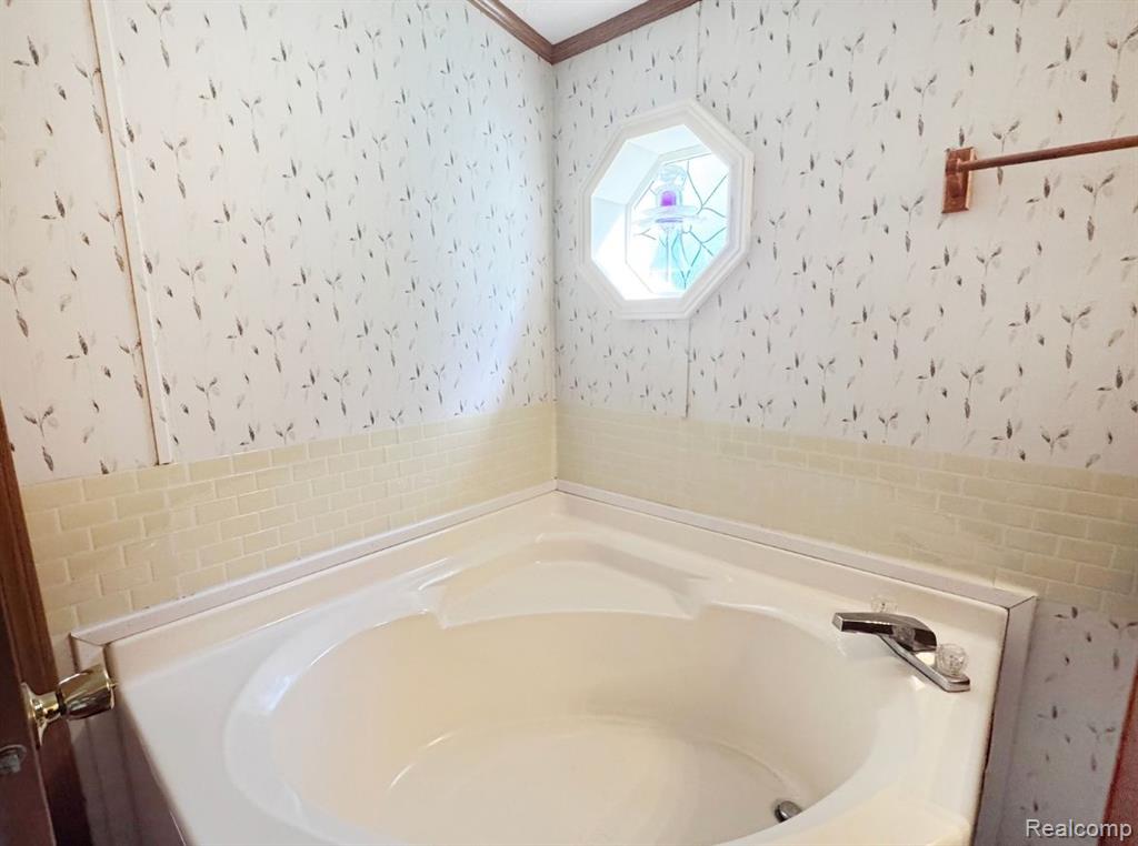 8489 Barkwood Circle, Fenton, MI 48430 — Photo 17