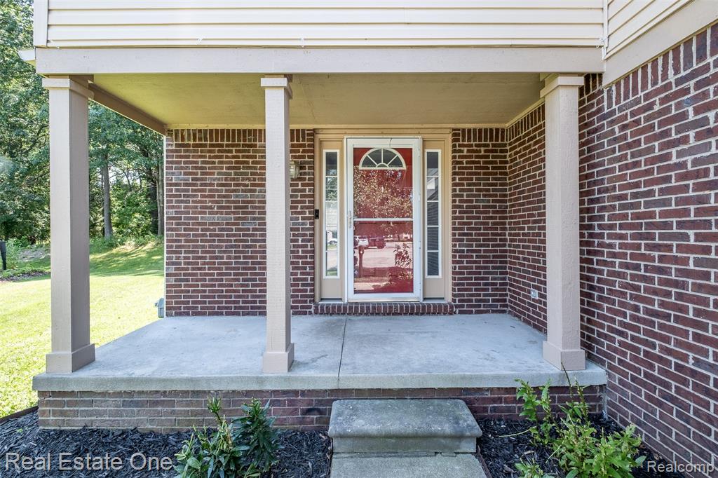 434 Converse Court, Lake Orion, MI 48362 — Photo 3