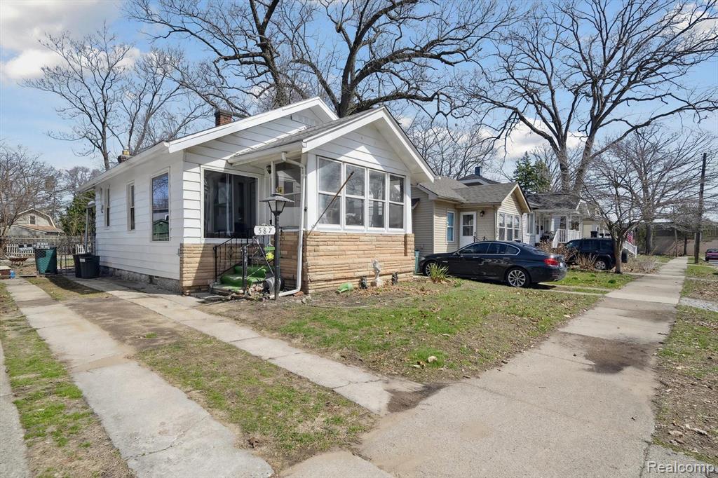 587 E DRAYTON Street, Ferndale, MI 48220 — Photo 2