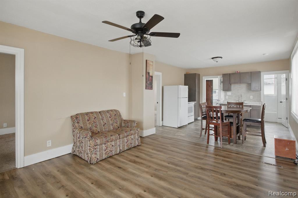 880 WHITE Avenue, Lincoln Park, MI 48146 — Photo 18