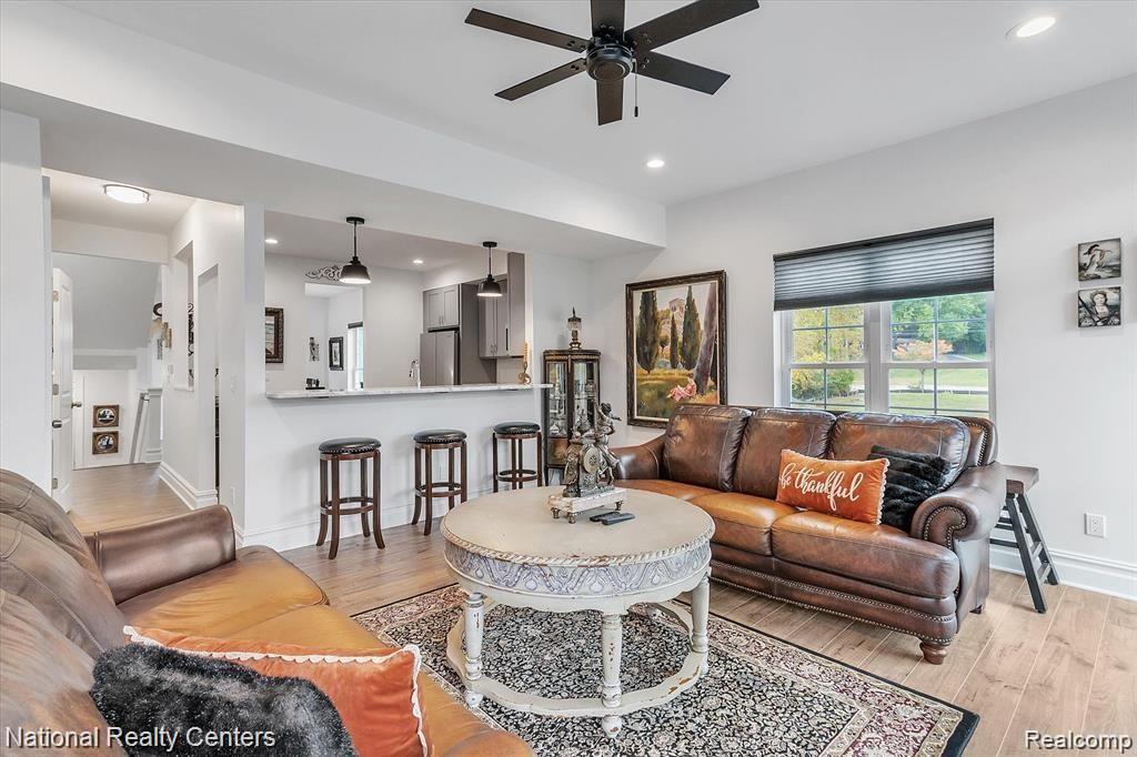 581 VILLAGE Lane, Milford, MI 48381 — Photo 5