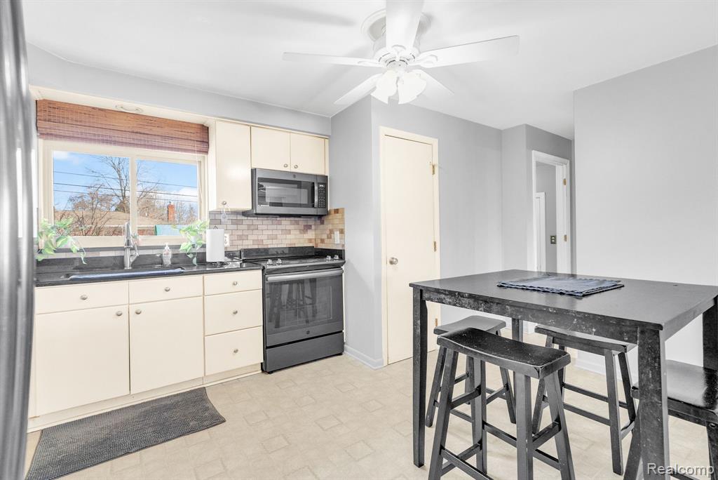 8133 Southfield Drive, Shelby Twp, MI 48316 — Photo 11