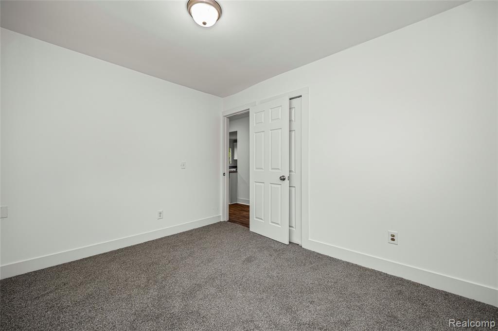 975 E Barrett Avenue, Madison Heights, MI 48071 — Photo 21