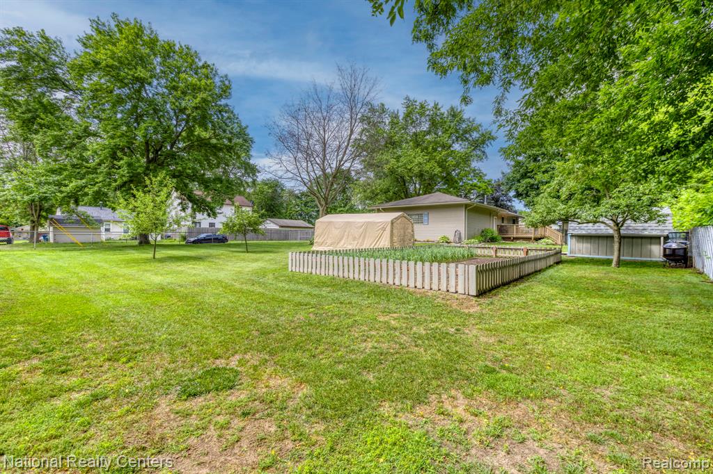 9150 Maplewood Drive, White Lake, MI — Photo 27