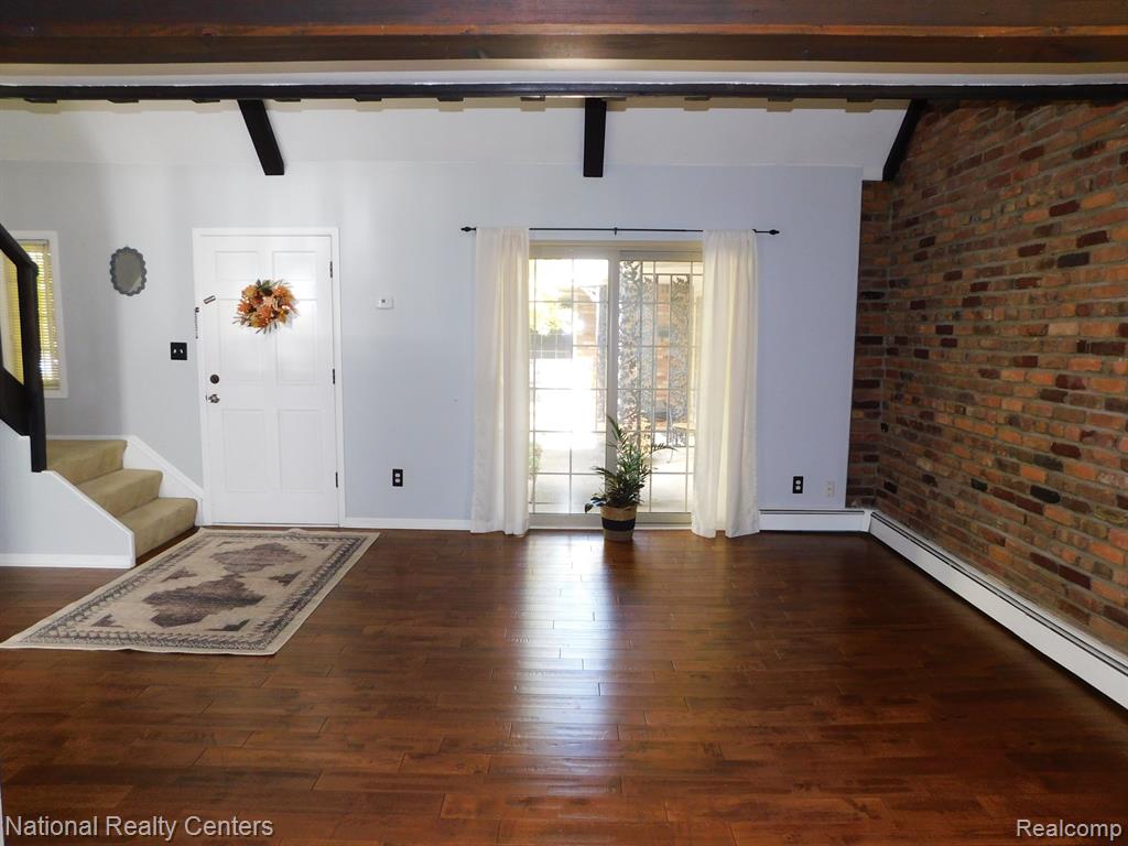 2334 W 14 MILE Road, 11, Royal Oak, MI 48073 — Photo 2