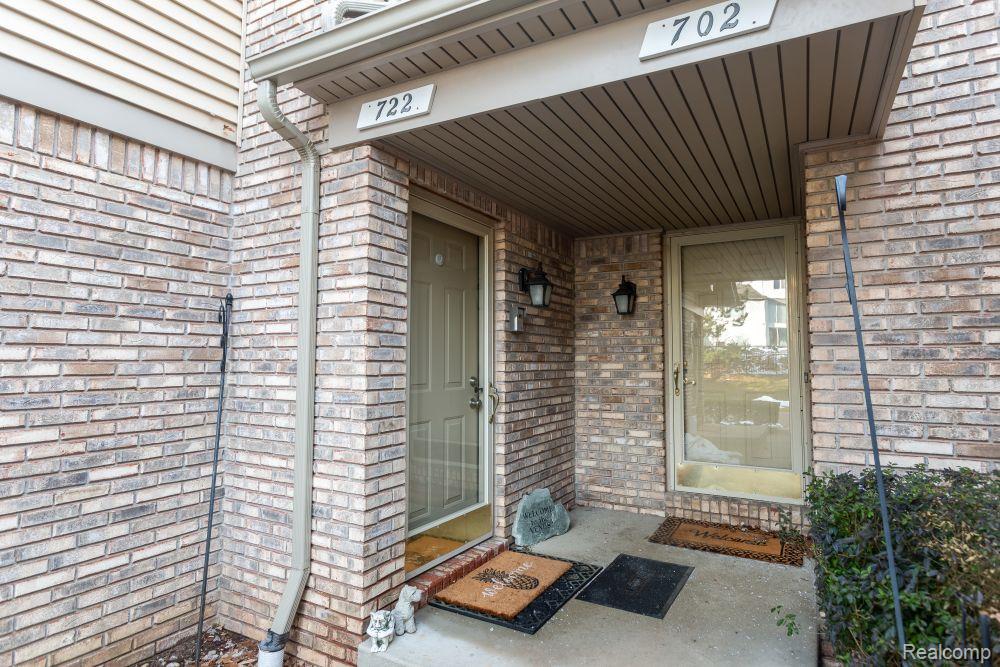 722 S Milford Road, Milford, MI 48381 — Photo 2