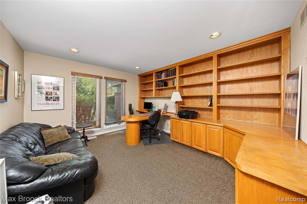 6684 Stonebridge E, West Bloomfield, MI — Photo 30