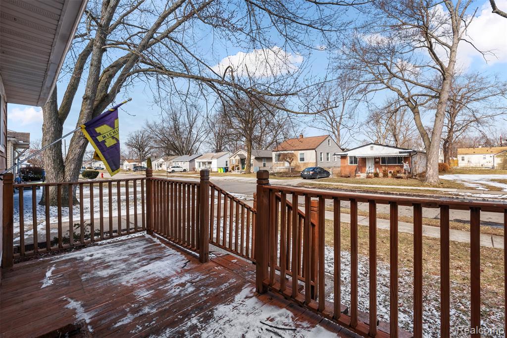 592 E Dallas Avenue, Madison Heights, MI 48071 — Photo 29