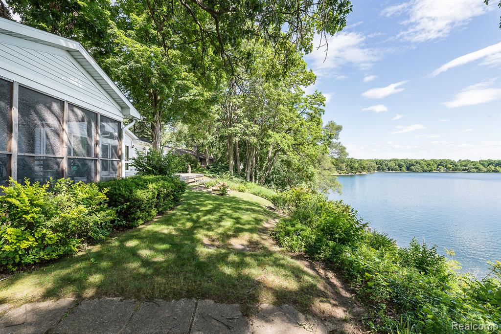7636 THARP Drive, Whitmore Lake, MI 48189 — Photo 3