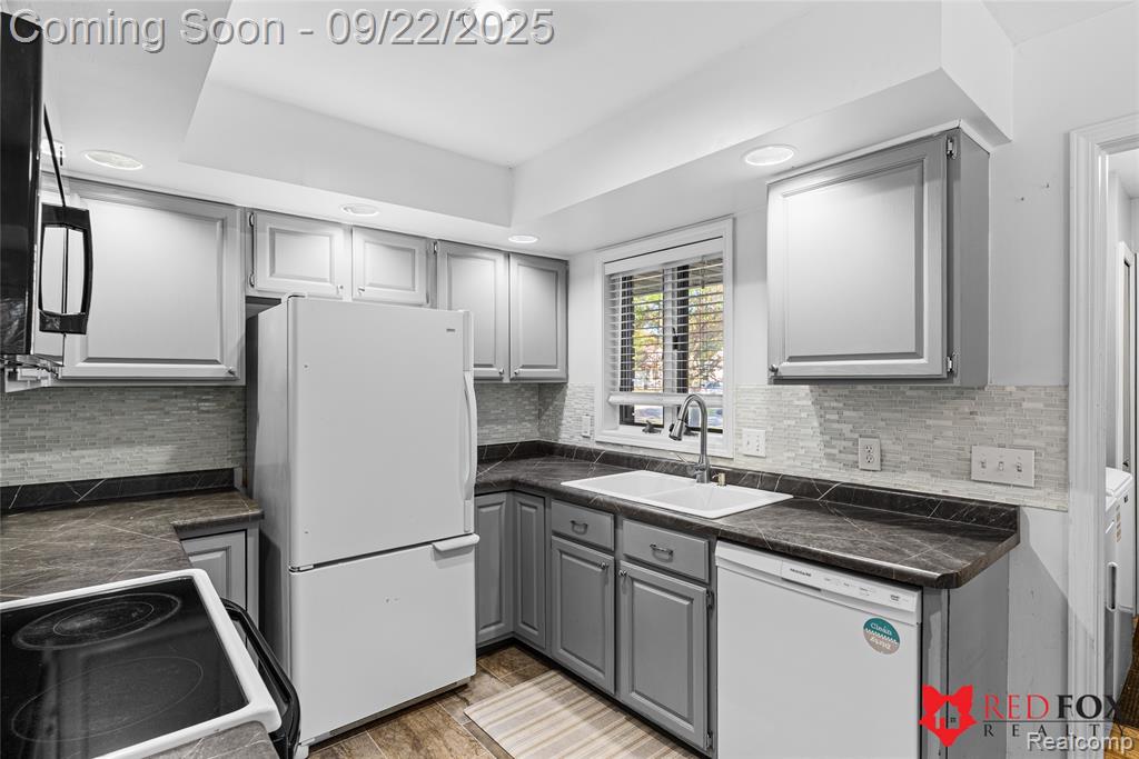6031 Oak Creek Drive, Swartz Creek, MI 48473 — Photo 10
